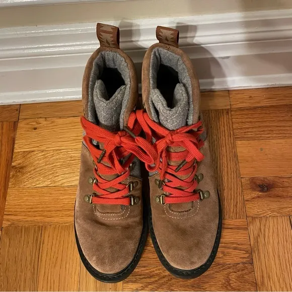 TOMS Women’s Summit Rawhide Gray Wool Waterproof Boots Size 8