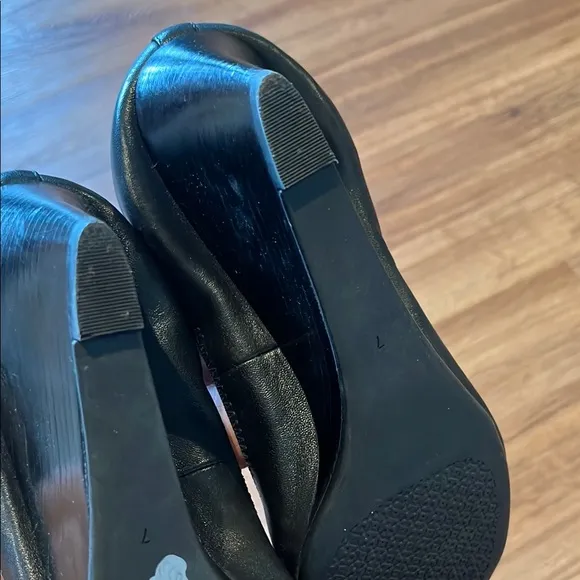 Tory Burch Black Leather Pumps