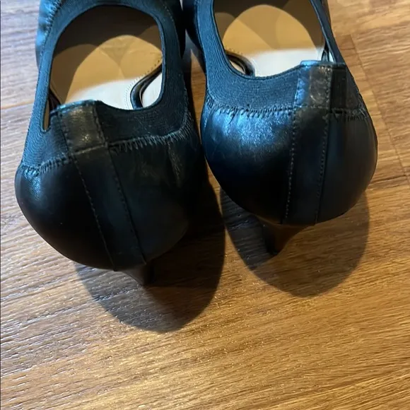 Tory Burch Black Leather Pumps