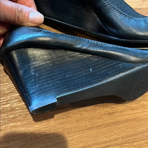 Tory Burch Black Leather Pumps