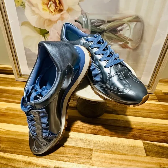 Tory Burch Tory Sport - Ruffles Trainer in Ace Blue Metallic, Size 8.5M, EUC