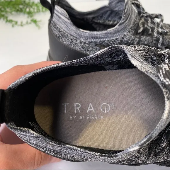 Traq by Alegria SYNQ Black &amp; Grey Comfort Walking Sneakers Size 38 8-8.5