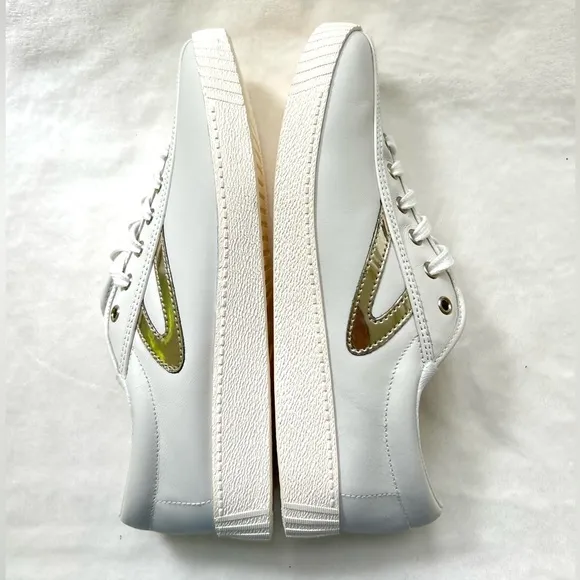 Tretorn NyLitePlus2 White Leather Tennis Shoes Size 8 Silver EUC