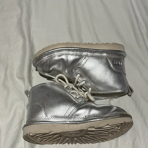 Ugg 1 Neumel silver leather ankle boot lace up non marking soles euc no scuffs