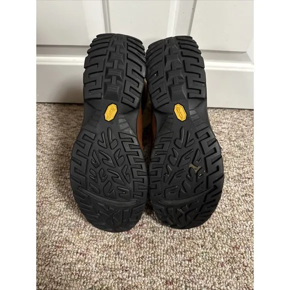 UGG Adirondack Half Lined Leather eVent Waterproof Vibram Boots USA Size 11