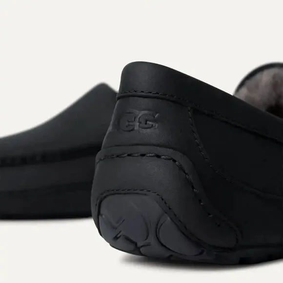 UGG Ascot 1103889 Slippers Men's US 11 Black Leather Faux Fur Lined Shoes TF4440