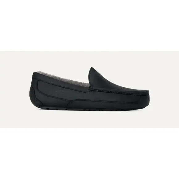 UGG Ascot 1103889 Slippers Men's US 11 Black Leather Faux Fur Lined Shoes TF4440