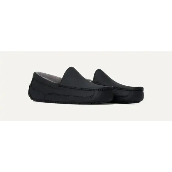 UGG Ascot 1103889 Slippers Men's US 11 Black Leather Faux Fur Lined Shoes TF4440
