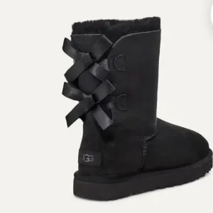 UGG Australia Bailey bow II suede leather boots size 7 women’s new