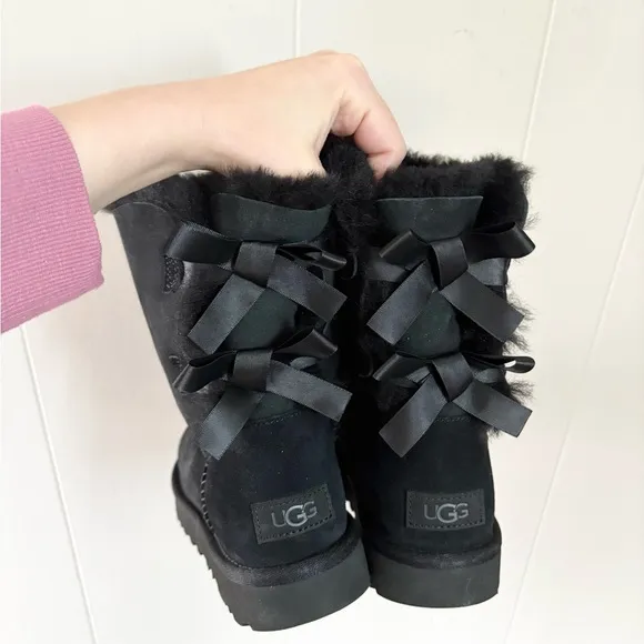 UGG Australia Bailey bow II suede leather boots size 7 women’s new