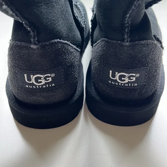 UGG Australia Kids’ Classic II Fashion Boot Black Sheepskin, Like New, Size 3