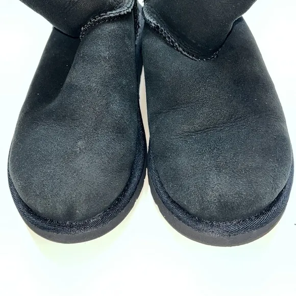 UGG Australia Kids’ Classic II Fashion Boot Black Sheepskin, Like New, Size 3