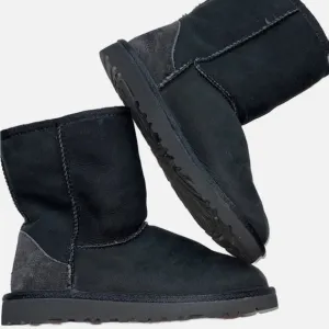 UGG Australia Kids’ Classic II Fashion Boot Black Sheepskin, Like New, Size 3