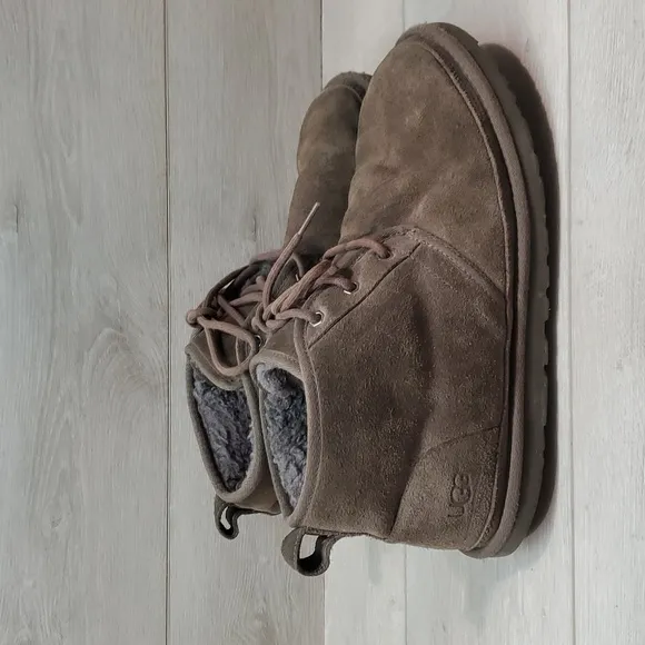 Ugg Australia Neumel Mens 3236 Ankle Leather Chukka Boots shoes sz 11