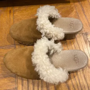 Ugg Australia Sera Youth Girls Clogs Mules Heels Fur Shoes sz 1