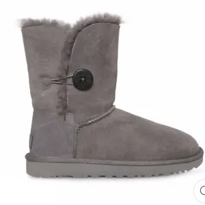 UGG Bailey Button Grey Boots Soft Sheep Skin Soft Woman’s Winter