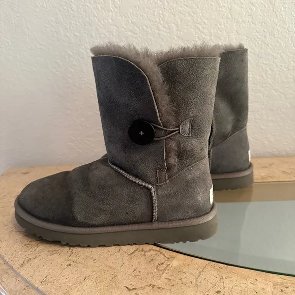 UGG Bailey Button Grey Boots Soft Sheep Skin Soft Woman’s Winter