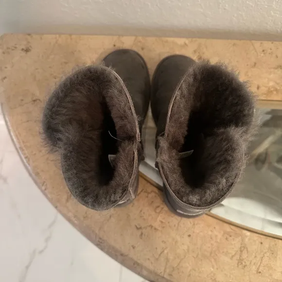 UGG Bailey Button Grey Boots Soft Sheep Skin Soft Woman’s Winter