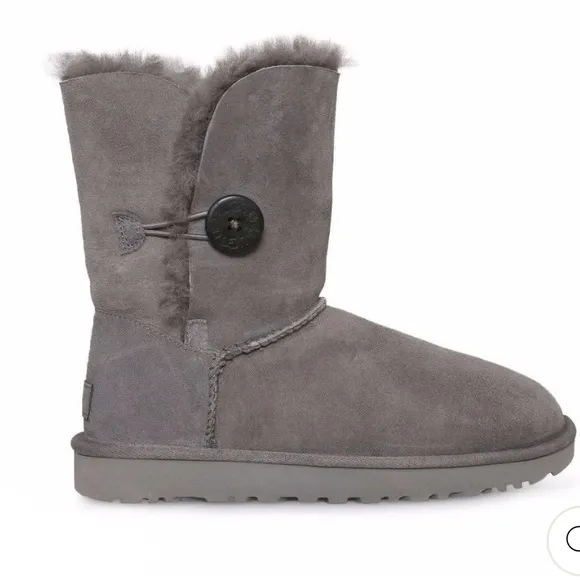 UGG Bailey Button Grey Boots Soft Sheep Skin Soft Woman’s Winter