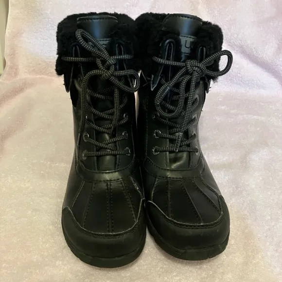 UGG BUTTE II CWR' LACE-UP HIKING BOOTS Size 3Waterproof Outdoors!!