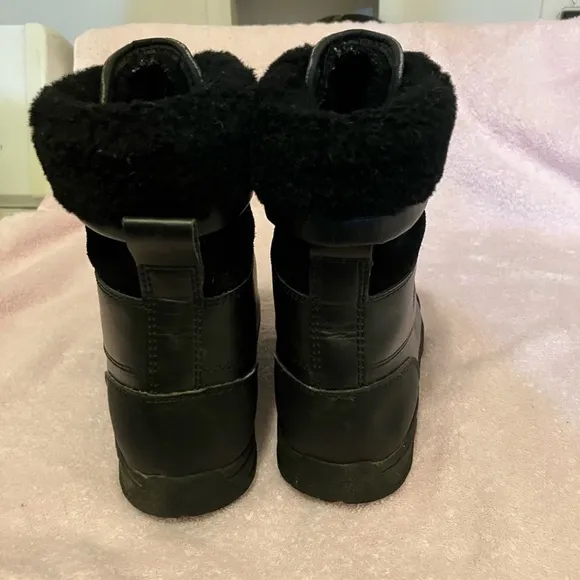 UGG BUTTE II CWR' LACE-UP HIKING BOOTS Size 3Waterproof Outdoors!!