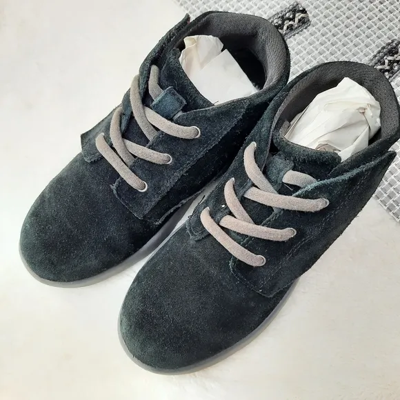 UGG Canoe Suede Chukka Ankle Boot Toddler 12 Solid Black Shoes