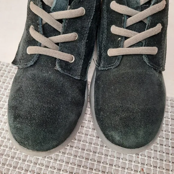 UGG Canoe Suede Chukka Ankle Boot Toddler 12 Solid Black Shoes