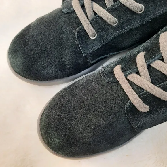 UGG Canoe Suede Chukka Ankle Boot Toddler 12 Solid Black Shoes