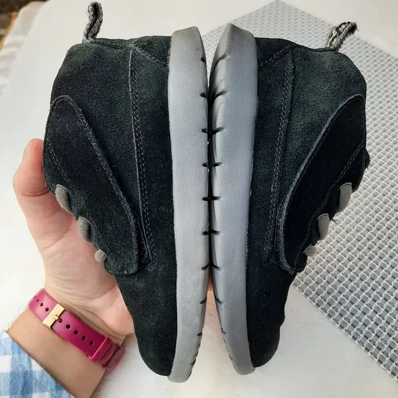 UGG Canoe Suede Chukka Ankle Boot Toddler 12 Solid Black Shoes