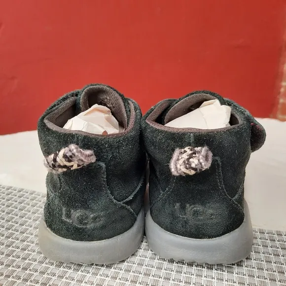 UGG Canoe Suede Chukka Ankle Boot Toddler 12 Solid Black Shoes