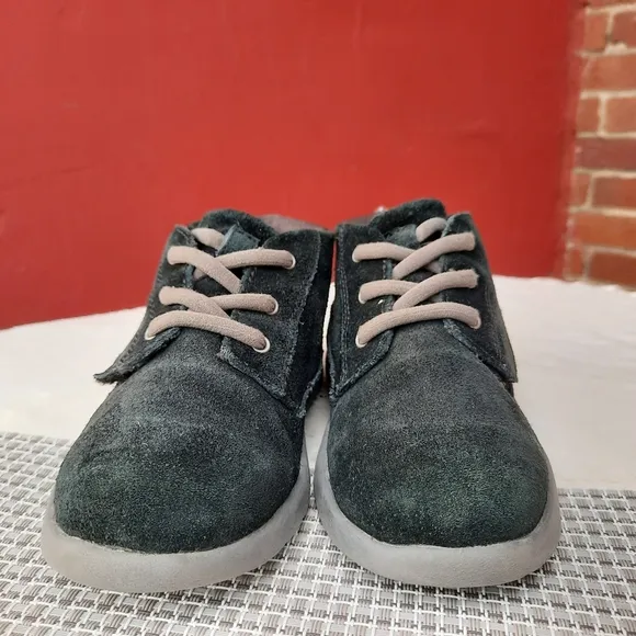 UGG Canoe Suede Chukka Ankle Boot Toddler 12 Solid Black Shoes