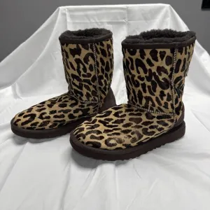 UGG Classic Short Exotic Boots Shoes Sheepskin Fur Haircalf Cheetah‎ Womens 7 **