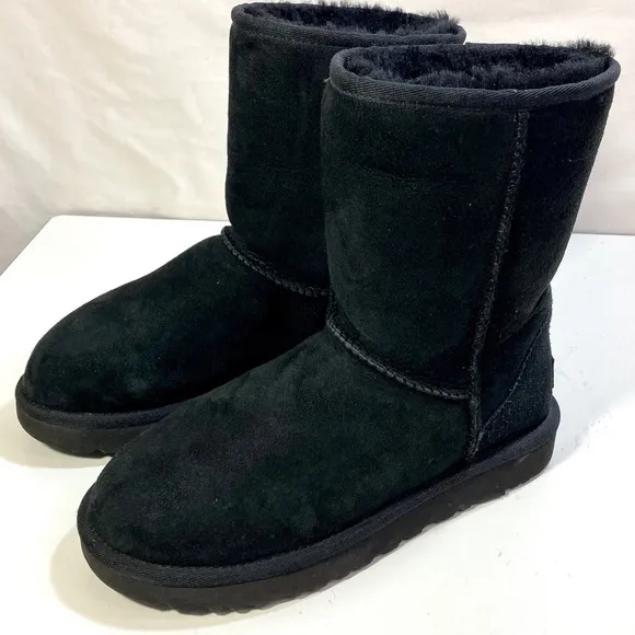 UGG CLASSIC SHORT II ANKLE BOOT