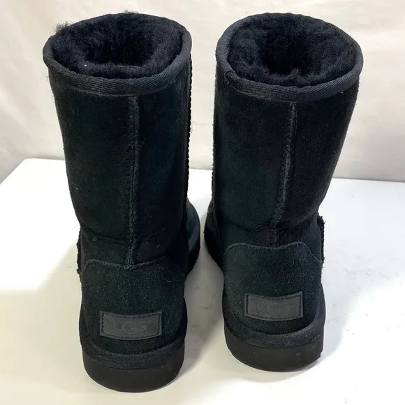 UGG CLASSIC SHORT II ANKLE BOOT