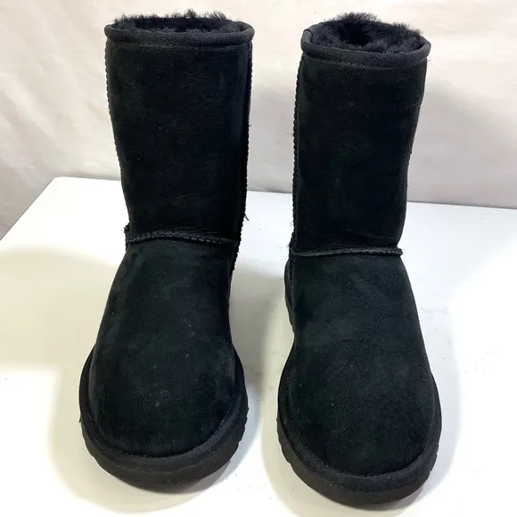 UGG CLASSIC SHORT II ANKLE BOOT