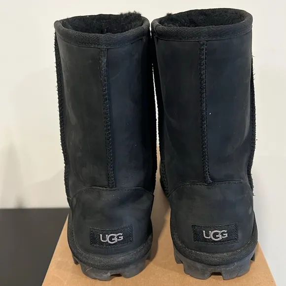 UGG Essential Short Black Leather Shearling Lined Boots Size 8