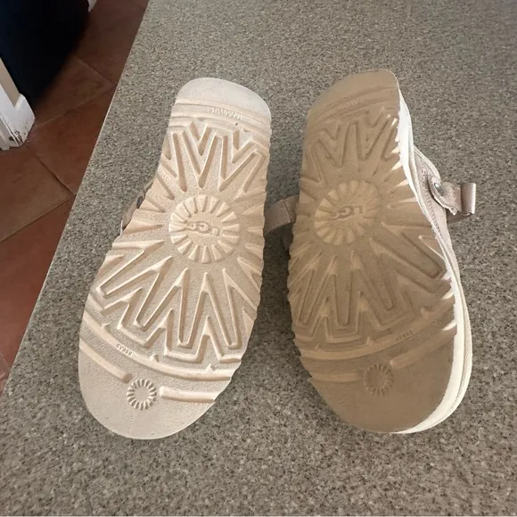 UGG Goldenstar Clog  platform Sand Slip-On Shoes US 11 EU fits 10-11 EUC
