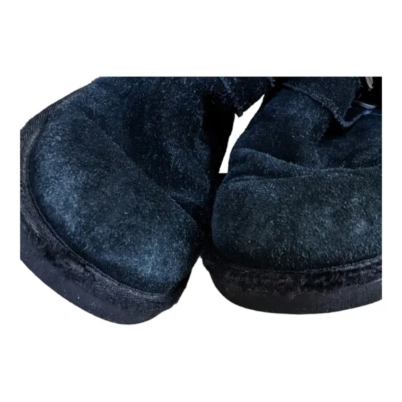 UGG kid's Maddie black buckle boots Size 1 GUC