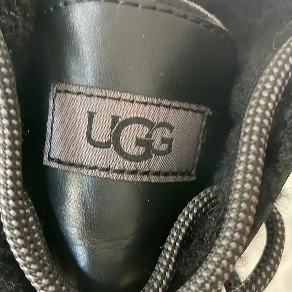 UGG little Kids Butte II waterproof winter Boots unisex size 2