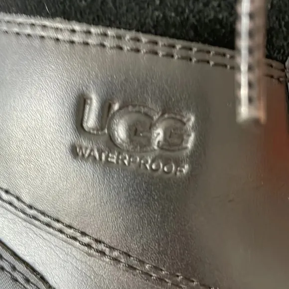 UGG little Kids Butte II waterproof winter Boots unisex size 2