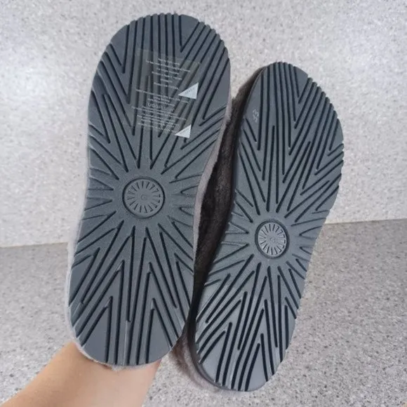 UGG Men's Gray Fluff You Slipper Sandal Slides Men's Size 10 Shoes