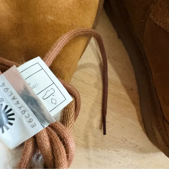 UGG  Neumel Boots in chestnut NEW