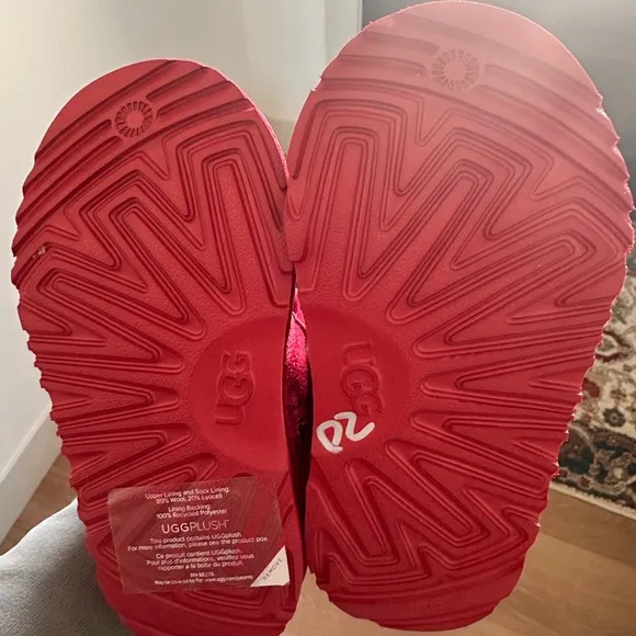 Ugg Neumel II boots. Toddler size 9.