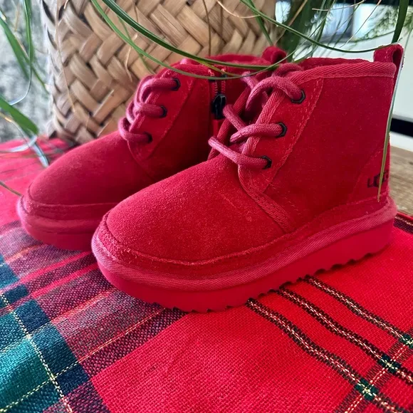 Ugg Neumel II boots. Toddler size 9.