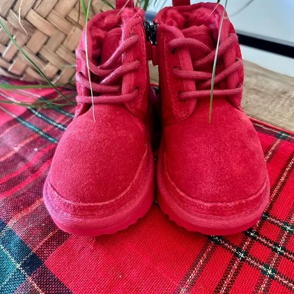 Ugg Neumel II boots. Toddler size 9.