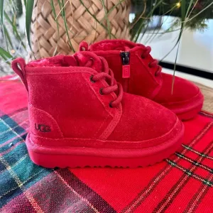 Ugg Neumel II boots. Toddler size 9.