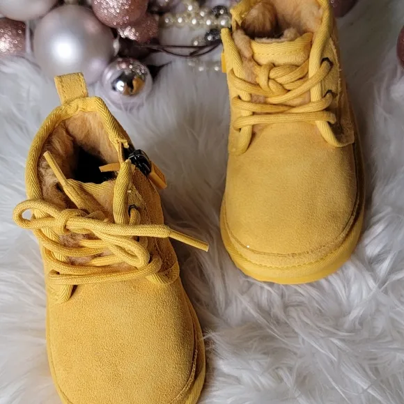 Ugg Neumel II Chukka Boot - Little Kid / Big Kid Brand new