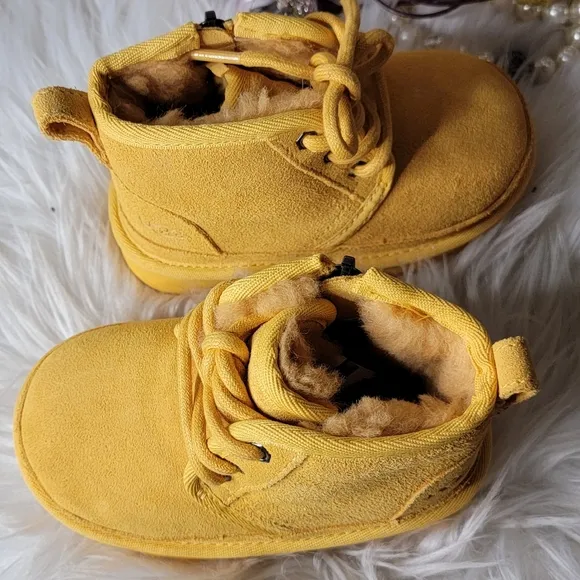 Ugg Neumel II Chukka Boot - Little Kid / Big Kid Brand new