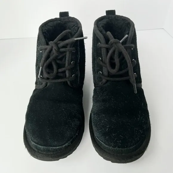 UGG Neumel II Kids Size 4 Black Suede Sherpa Chukka Boots