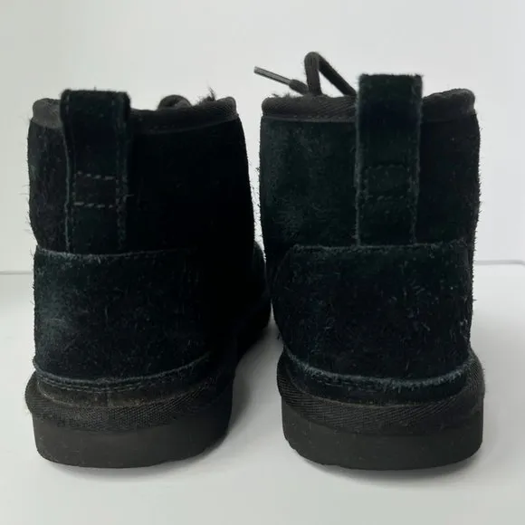 UGG Neumel II Kids Size 4 Black Suede Sherpa Chukka Boots